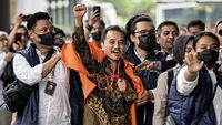 Roy Suryo Tolak Teken Berkas Penahanan, Protes Dipaksa Pakai Rompi Oranye