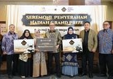 Bank Mega Syariah Serahkan Voucher Haji Khusus Rp245 Juta, Wujudkan Impian Nasabah