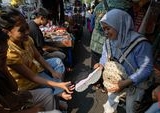 Antusiasme Orang Tua Penuhi Pasar Asemka Berburu Perlengkapan Sekolah Jelang Tahun Ajaran Baru