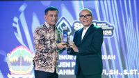 Gubernur Ahmad Luthfi Raih Impactful Regional Leadership di SBBI Award 2026