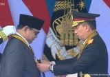 Polri Anugerahkan Medali Kehormatan Loka Praja Samrakshana kepada Presiden Prabowo Subianto