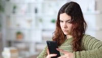 Waspadai 7 Tanda Peringatan ‘Red Flag’ dalam Chat Saat Mengenal Sosok Baru di Dunia Maya