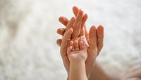 Mengembangkan Welas Asih Anak: Fondasi Ketahanan Mental di Dunia Modern