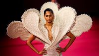 Manish Malhotra Cetak Sejarah di Paris Haute Couture, Membawa Warisan India dan Duka Mendalam