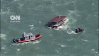 Satu Tewas, Dua Hilang Setelah Kapal Ponton Terbakar di Teluk San Francisco Dekat Alcatraz