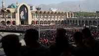 Penyair Iran Kecam Donald Trump dengan Puisi di Pemakaman Presiden Raisi, Soroti Sentimen Anti-AS
