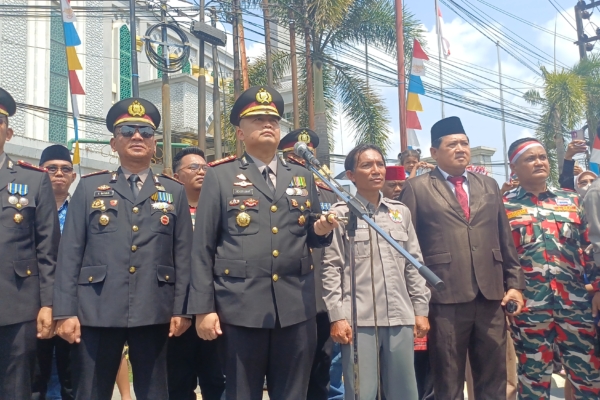 Pengibaran Bendera Simpang Lembuswana di HUT RI 81