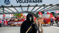 Kepanikan di RS Wales: Pria Berkostum Grim Reaper Ditangkap Usai Panjat Atap