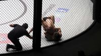 Usman Nurmagomedov KO Ronde Pertama, Kokohkan Gelar Juara Kelas Ringan PFL