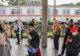 Kebakaran Lahan Dekat Jalur KRL Picu Gangguan Perjalanan Rangkasbitung, Ribuan Penumpang Terdampak