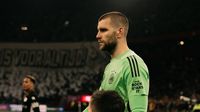 Mengklarifikasi Hoaks Kiper: Mengapa Maarten Paes dan Ter Stegen Tidak Bersaing di Ajax