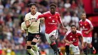 Pujian Michael Carrick untuk Duo Gelandang Kunci Manchester United: Fernandes dan Mainoo Bersinar