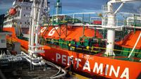 Kapal Pertamina Sigap Selamatkan 17 Korban Kebakaran KMP Mutiara Sentosa 2 di Perairan Sumenep