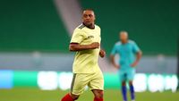 Roberto Carlos Bantah Keras Rumor Mualaf, Tegaskan Fokus Kehidupan Profesional dan Privasi