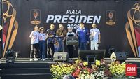 Piala Presiden Apresiasi Legenda Sepak Bola Indonesia: Harapan Baru untuk Boaz Solossa dan Ferril Hattu