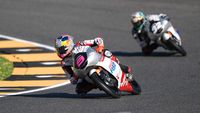 Veda Ega Pratama Mengguncang Moto3 Inggris, Raih Posisi Ketiga dan Pujian Manajer Honda