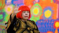 Seniman Ikonik Yayoi Kusama Berpulang di Usia 97, Warisan Polkadot Abadi