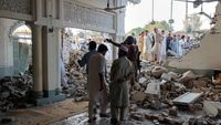 Serangan Bom Bunuh Diri Guncang Markas Polisi di Pakistan, Puluhan Tewas