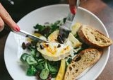 Strategi Efektif Intermittent Fasting: Menguak Mana Lebih Baik, Lewati Sarapan atau Makan Malam