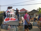Kemarau Mencekik, PSI Samarinda Salurkan 3.600 Liter Air Bersih