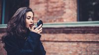 Dampak Dominasi Gen Z pada Pasar Kosmetik Indonesia Mengapa Mereka Rela Beli Produk Premium