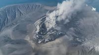 Erupsi Anak Krakatau: Abu Vulkanik Kembali Paksa Sekolah PJJ