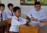 Dana BOS Kini Bisa untuk Gaji Guru Honorer hingga 20 Persen: Solusi Kesejahteraan dan Operasional Sekolah