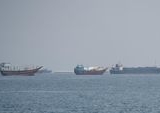 Serangan Kapal Dagang di Selat Hormuz: 1 Tewas, 3 Luka, & Ancaman Stabilitas Regional
