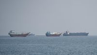 Serangan Kapal Dagang di Selat Hormuz: 1 Tewas, 3 Luka, & Ancaman Stabilitas Regional