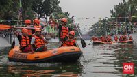 Kemeriahan Lomba Dayung Pasar Baru di Anak Kali Ciliwung: Sportivitas dan Revitalisasi Sungai