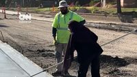 Viral: Wali Kota Nadia Mohamed Turun Tangan Cor Beton Jalan, Aksinya Curi Perhatian Global