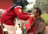 Kabut Asap Karhutla Pekat Selimuti Pontianak, Relawan Berjuang Salurkan Oksigen