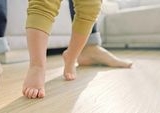 Menguak Misteri Anak Berjalan Jinjit: Kapan Orang Tua Perlu Waspada?