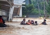 Banjir Parah Kepung Padang Malam Ini, Belasan Warga Terjebak Menanti Evakuasi