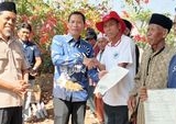 Pemerintah Perkuat Kesejahteraan Transmigran, 109 Sertifikat Tanah Dibagikan di Lombok Timur