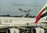 Video Viral Kebocoran Air Kabin Gegerkan Penerbangan Emirates Sorotan Keselamatan Maskapai