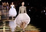 Chanel Pukau Paris Fashion Week: Koleksi Spring/Summer 2024 Usung Elegansi Ringan